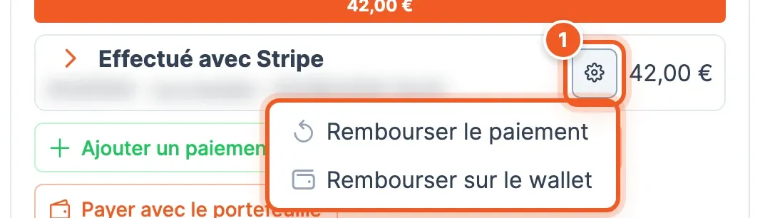 Panneau d'une réservation : la roue dentée d'un paiement « Effectué avec Stripe » (1) ouvre le menu Rembourser le paiement et Rembourser sur le wallet (rien n'a encore été crédité sur le portefeuille)