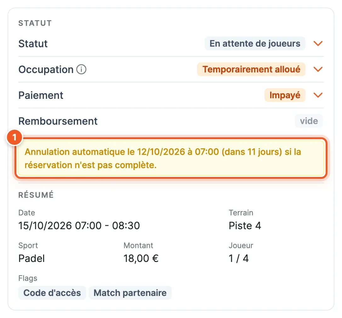Bloc Statut du panneau d'une réservation en attente de joueurs, avec le message « Annulation automatique le … si la réservation n'est pas complète »