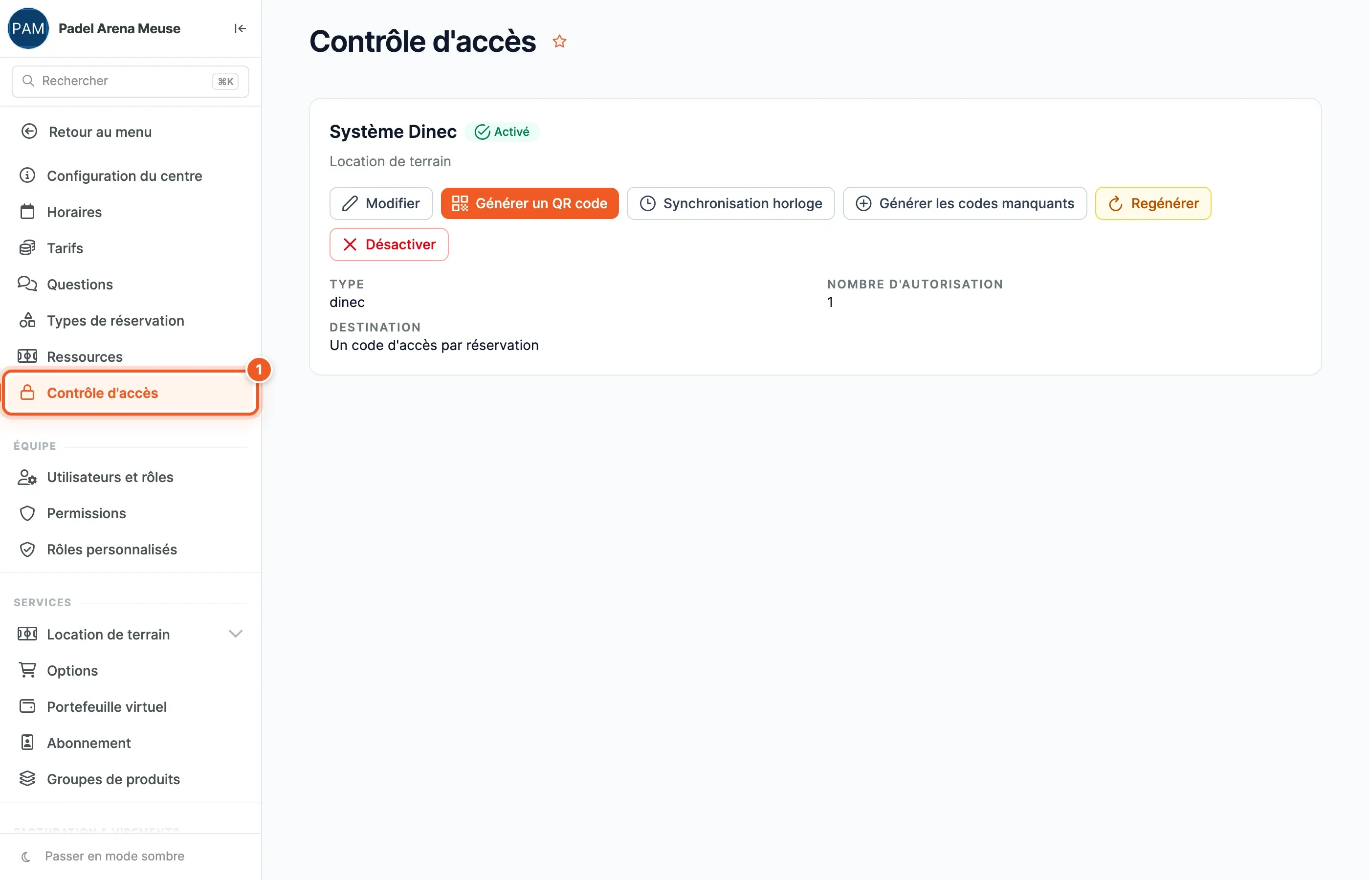 Paramètres › Contrôle d'accès (1) : la carte d'un système Dinec activé pour la location de terrain, avec ses actions et ses réglages (un code d'accès par réservation).