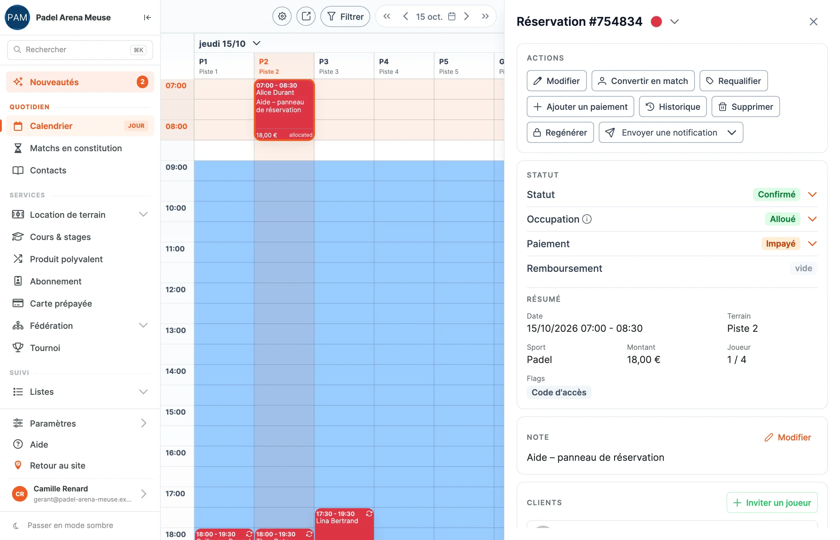 Calendrier avec le panneau d'une réservation ouvert à droite : actions, statuts et résumé