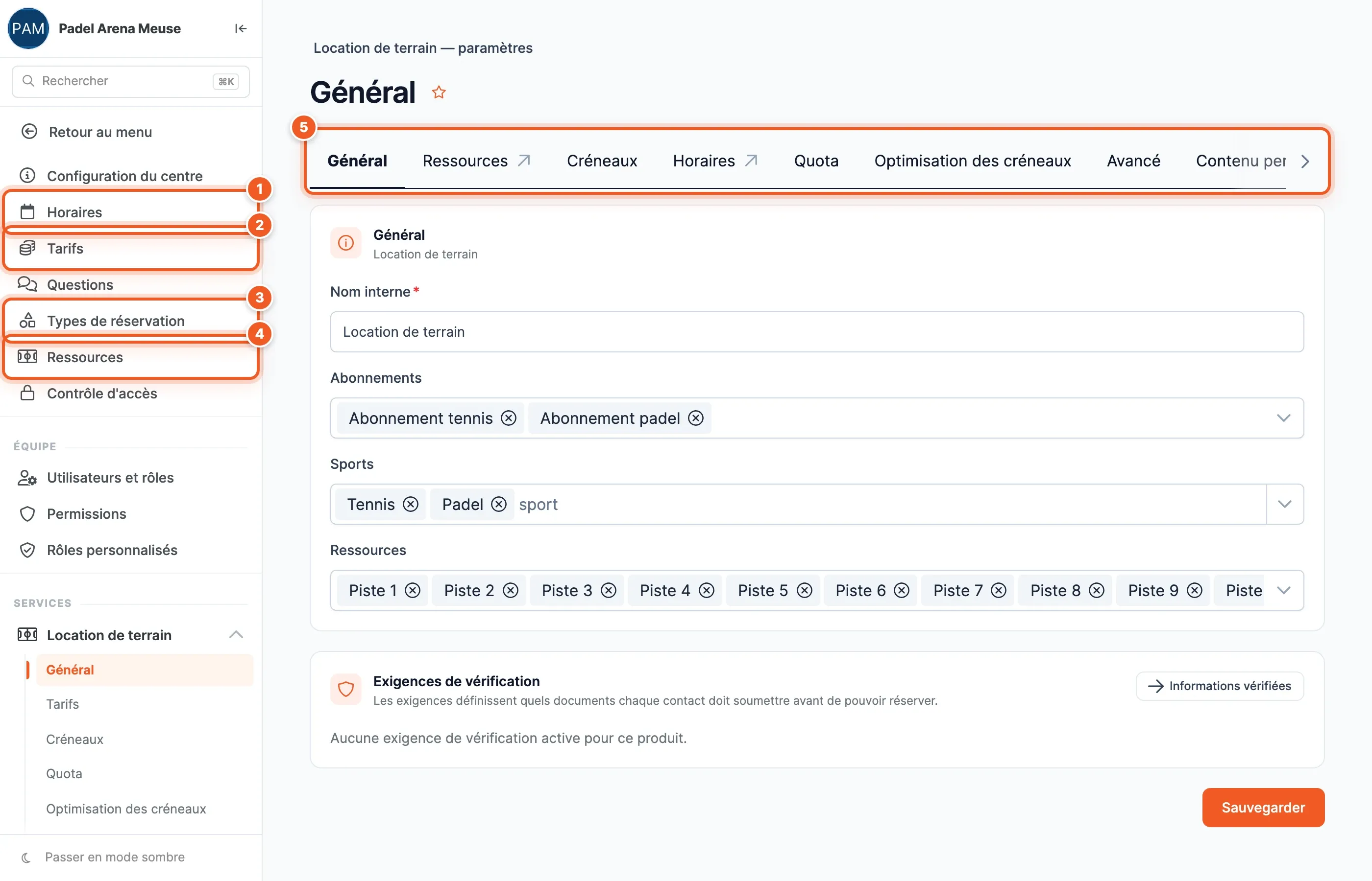 Menu Paramètres avec Horaires (1), Tarifs (2), Types de réservation (3), Ressources (4) et les onglets de la location de terrain (5) : Général, Ressources, Créneaux, Horaires, Quota, Optimisation des créneaux, Avancé, Contenu personnalisé