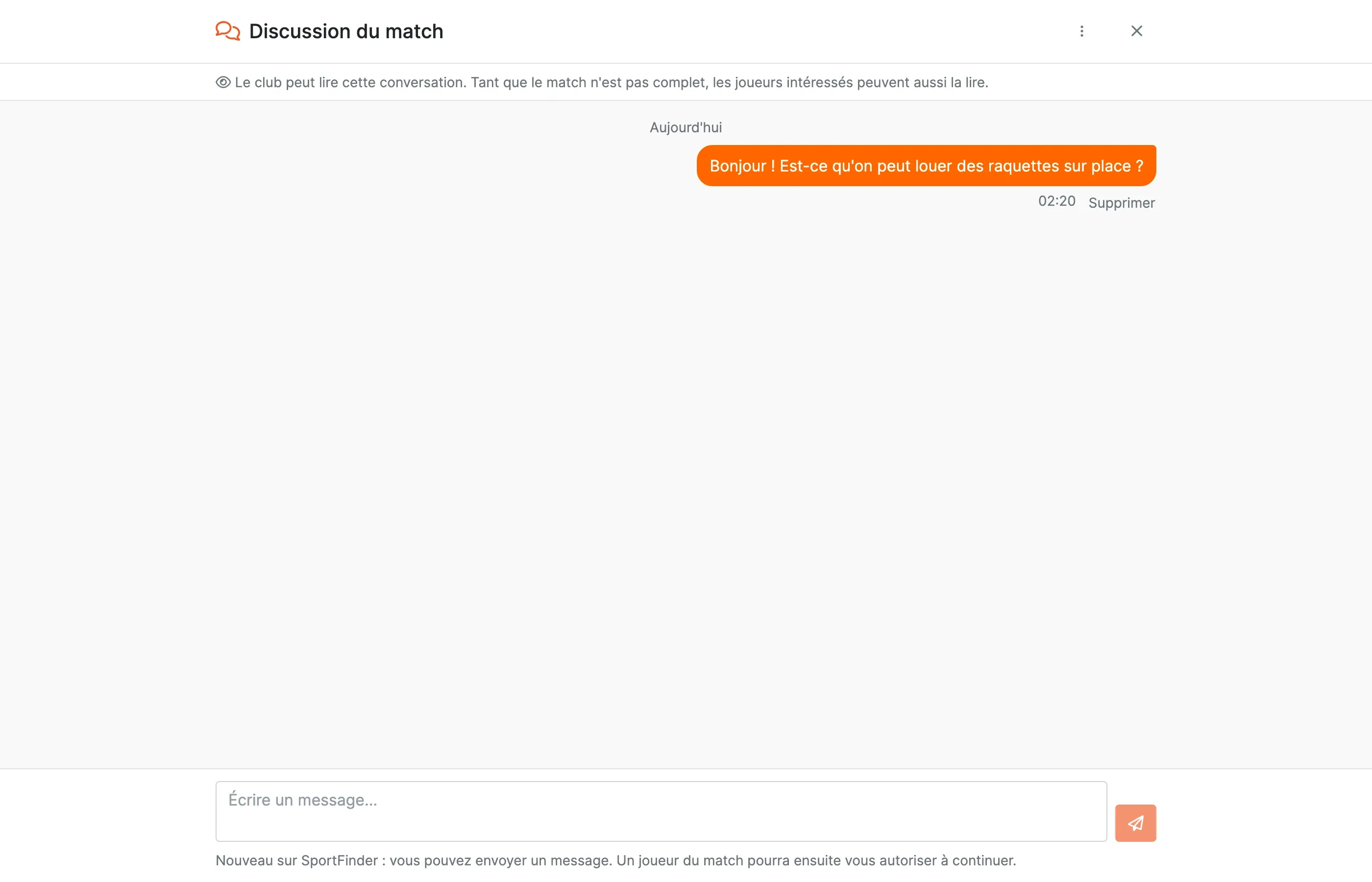 Discussion du match ouverte en plein écran côté joueur, avec un message envoyé et le bandeau « Le club peut lire cette conversation »