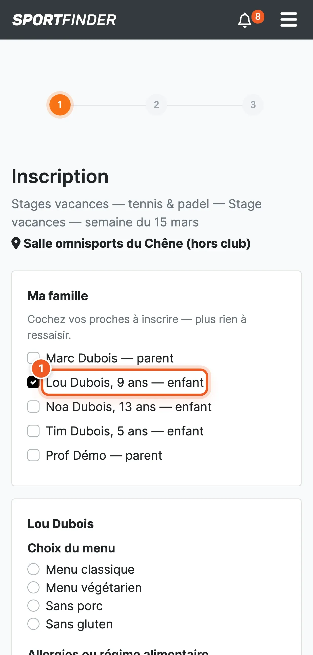 Tunnel d'inscription, étape 1 : le bloc « Ma famille — Cochez vos proches à inscrire, plus rien à ressaisir » avec Lou Dubois, 9 ans, cochée (numéro 1), puis le bloc « Lou Dubois » et la question « Choix du menu ».