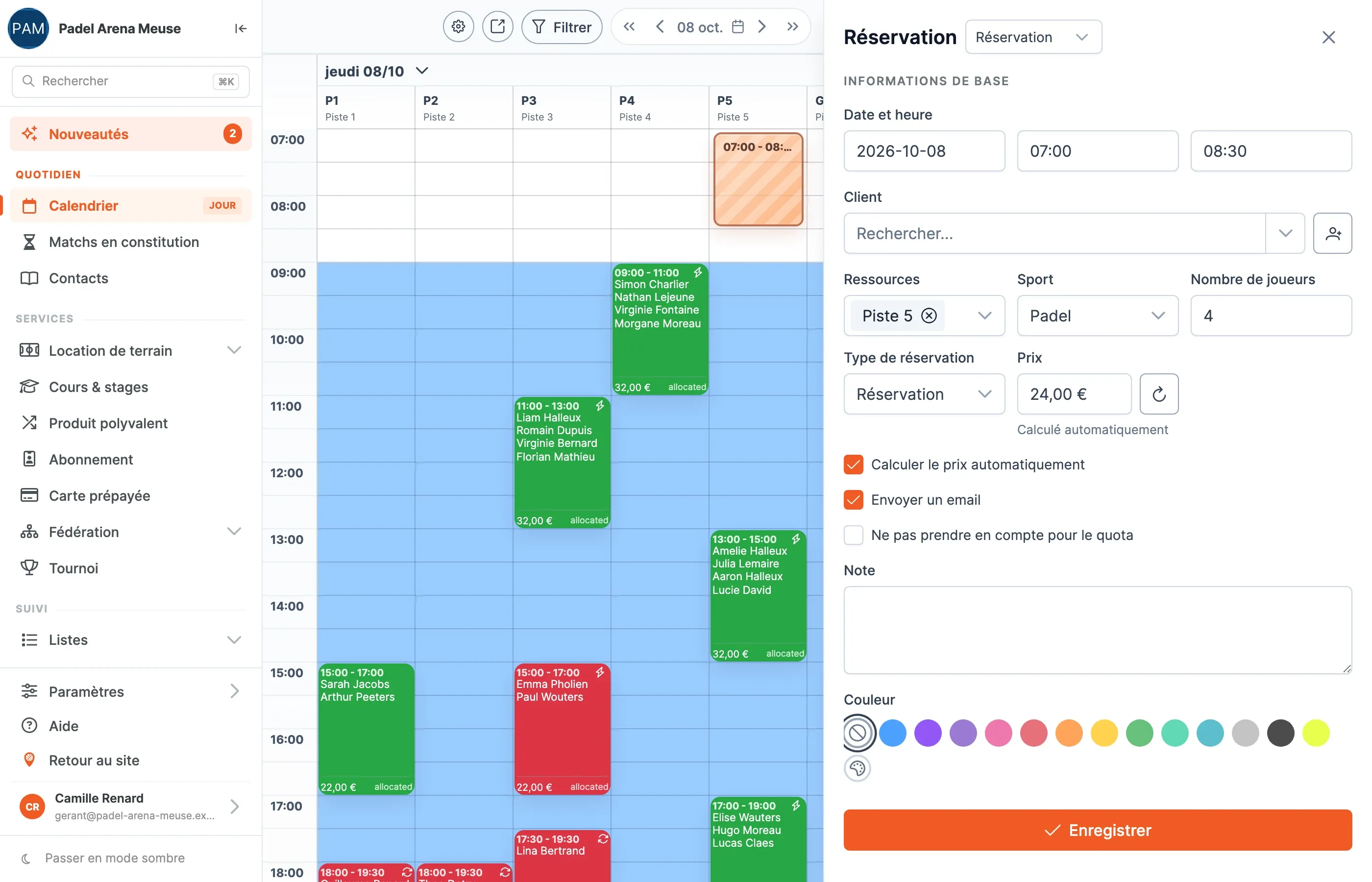 Calendrier avec le panneau Réservation ouvert à droite, pré-rempli avec la date, l'heure et le terrain du créneau cliqué