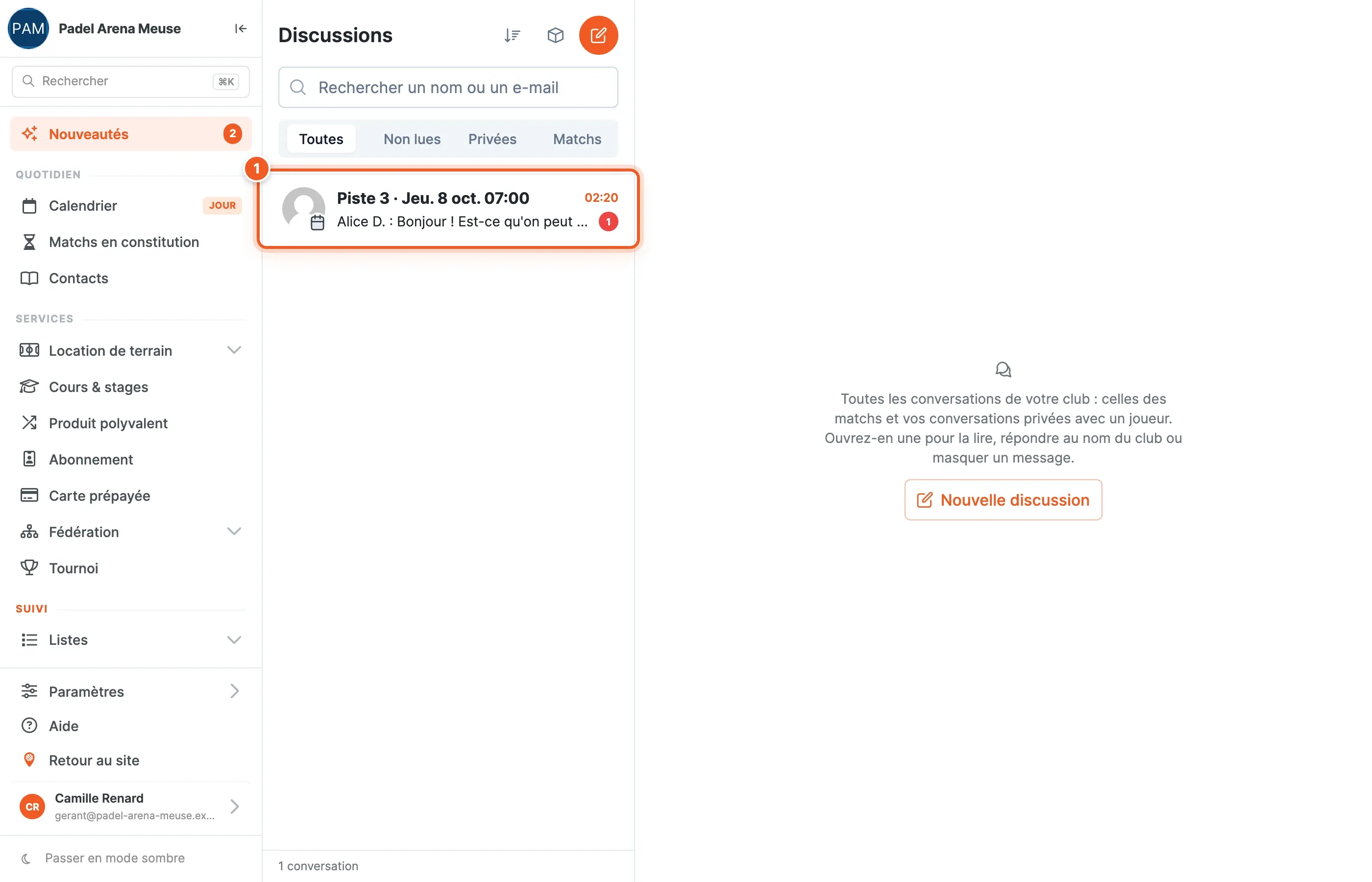 Page Discussions : liste des conversations à gauche, la plus récente repérée par le chiffre 1