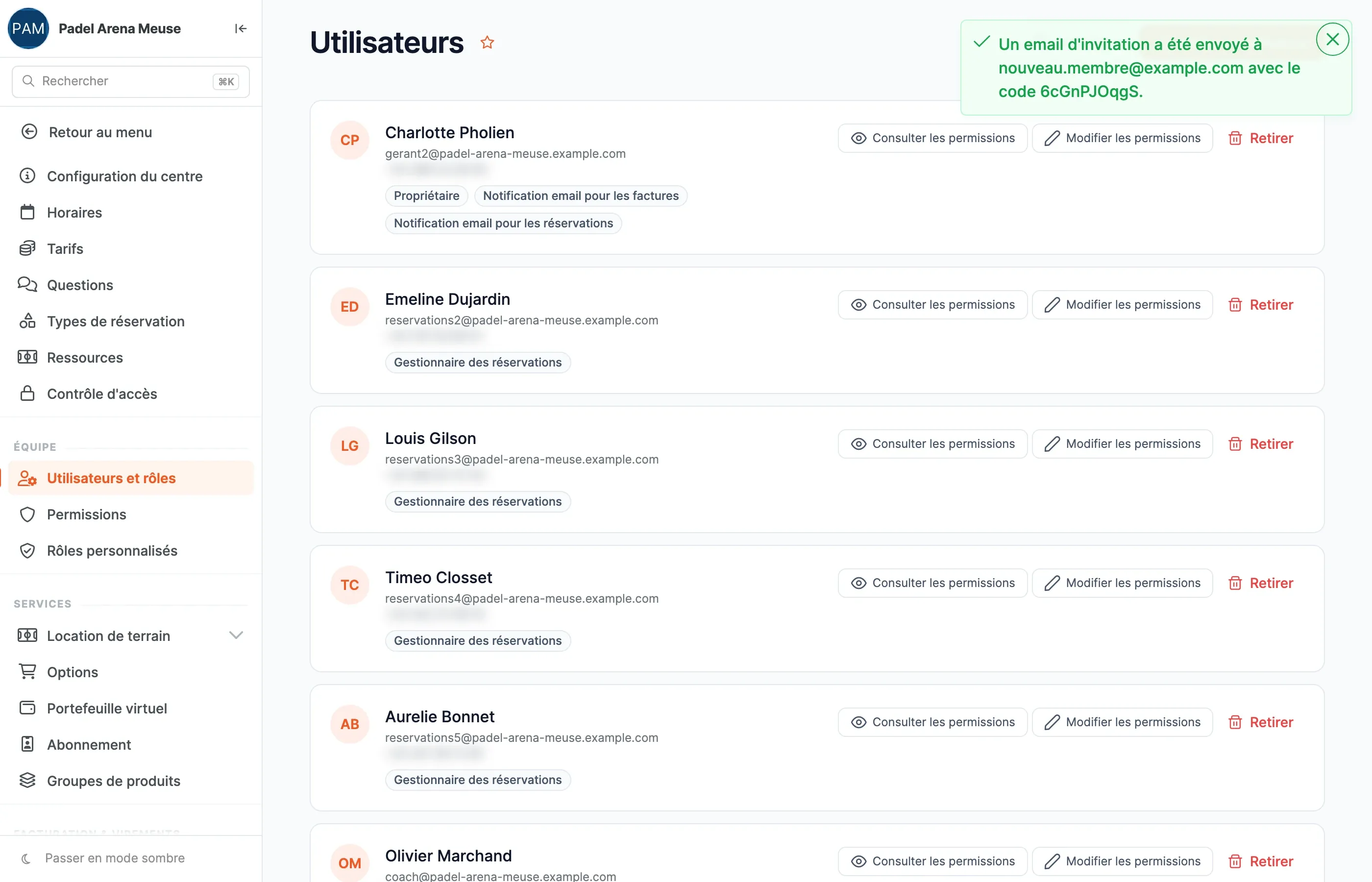Page Utilisateurs avec le message « Un email d'invitation a été envoyé à … avec le code … »