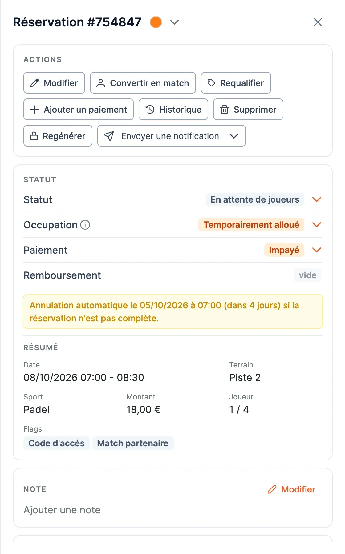 Panneau de la réservation après conversion : statut En attente de joueurs, occupation Temporairement alloué, encadré d'annulation automatique et étiquette Match partenaire