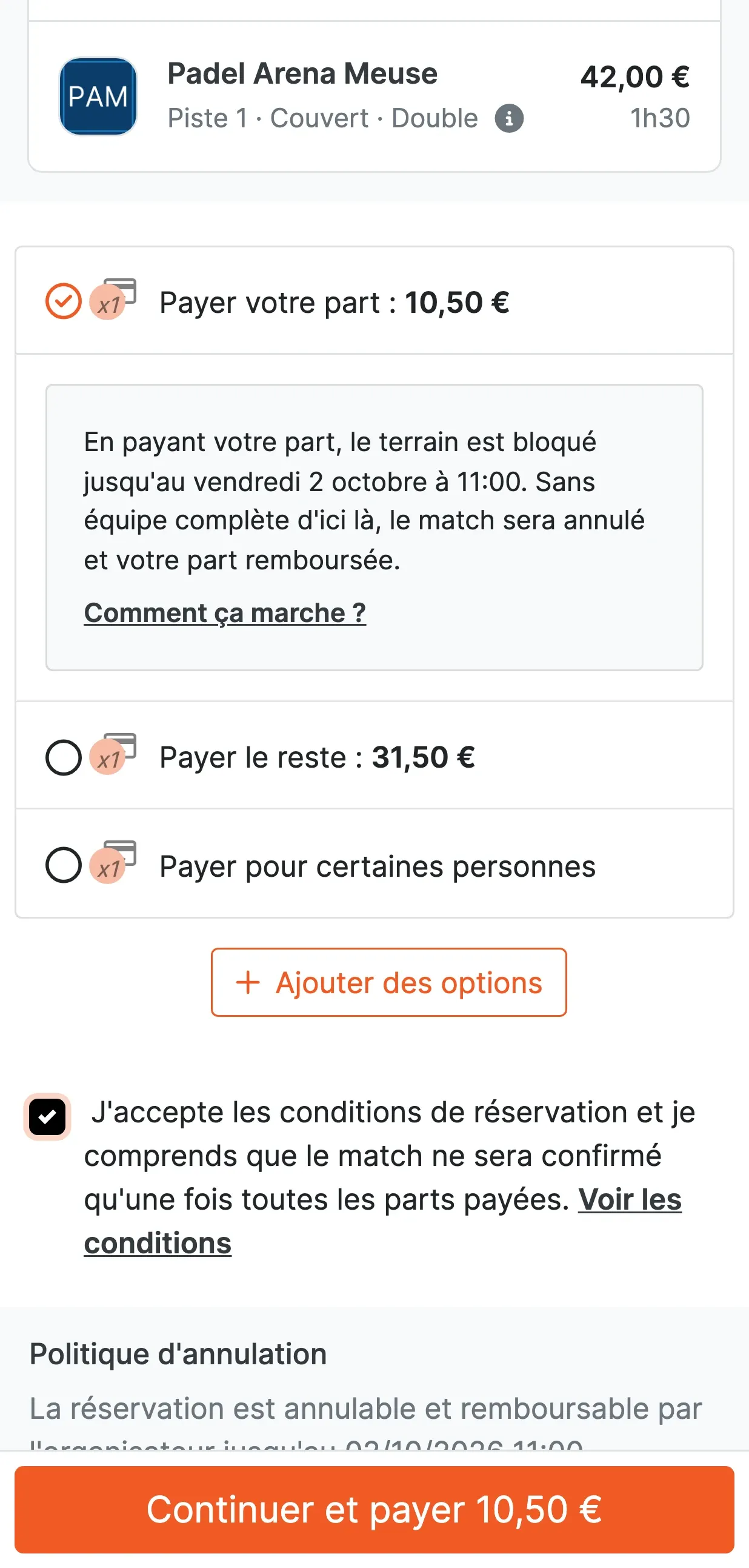 Écran de paiement du joueur qui a rejoint : « Payer votre part : 10,50 € » sélectionné, avec l'explication « le terrain est bloqué jusqu'au vendredi 2 octobre à 11:00 ; sans équipe complète, le match sera annulé et votre part remboursée », puis « Payer le reste : 31,50 € », « Payer pour certaines personnes » et « Continuer et payer 10,50 € ».