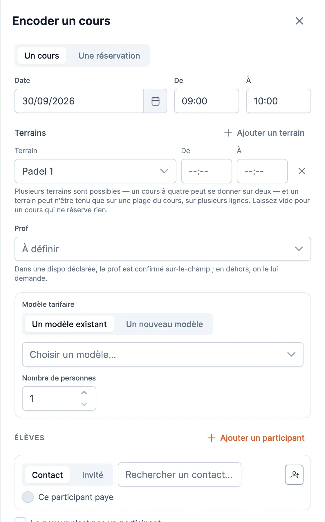 Le panneau Encoder un cours : date et heures, terrain, prof, modèle tarifaire, nombre de personnes et élèves