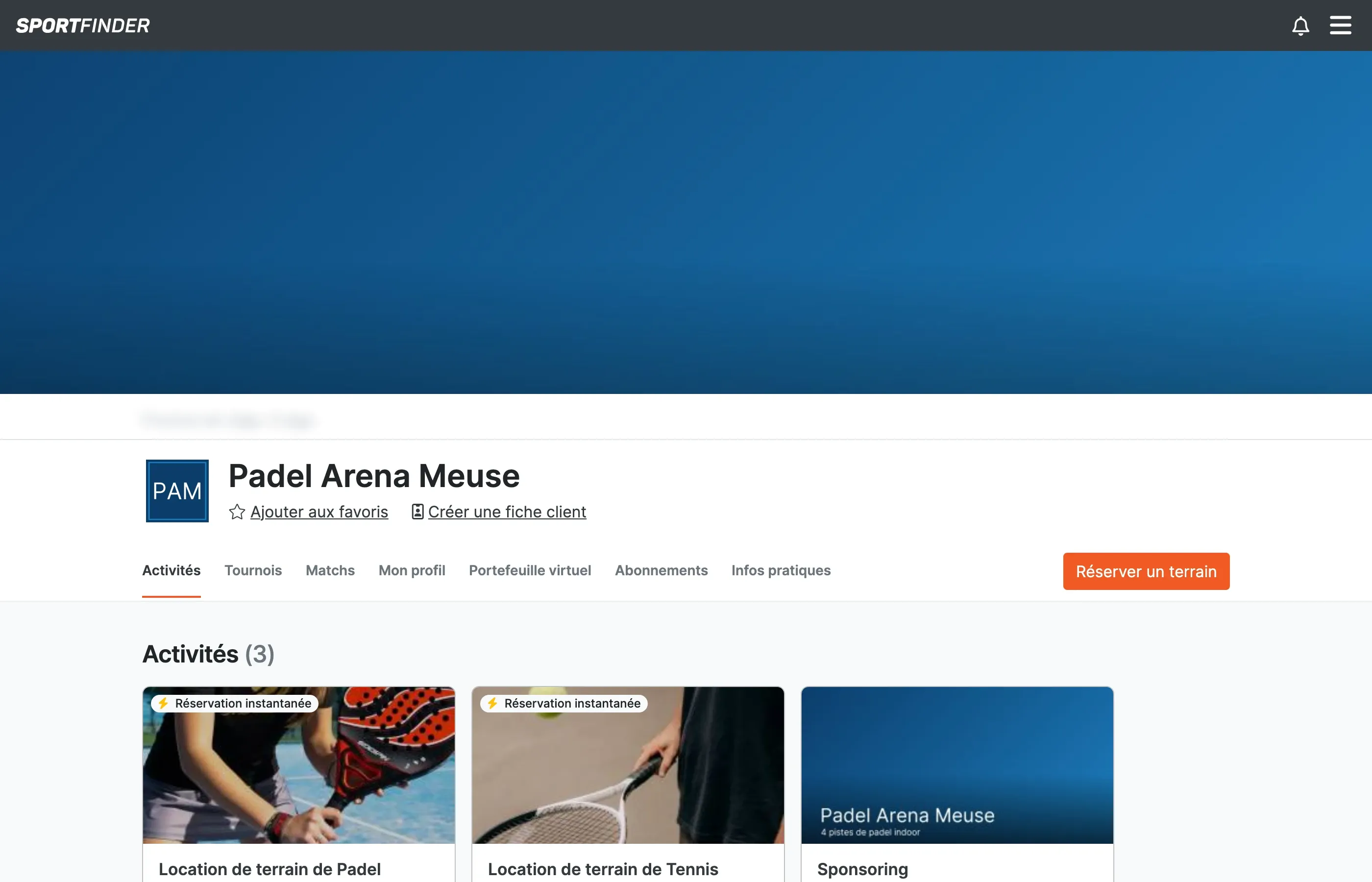 La page publique du club Padel Arena Meuse vue par un joueur : photo de couverture, logo, nom, onglets Activités, Tournois, Matchs, Mon profil, Portefeuille virtuel, Abonnements, Infos pratiques, et le bouton Réserver un terrain
