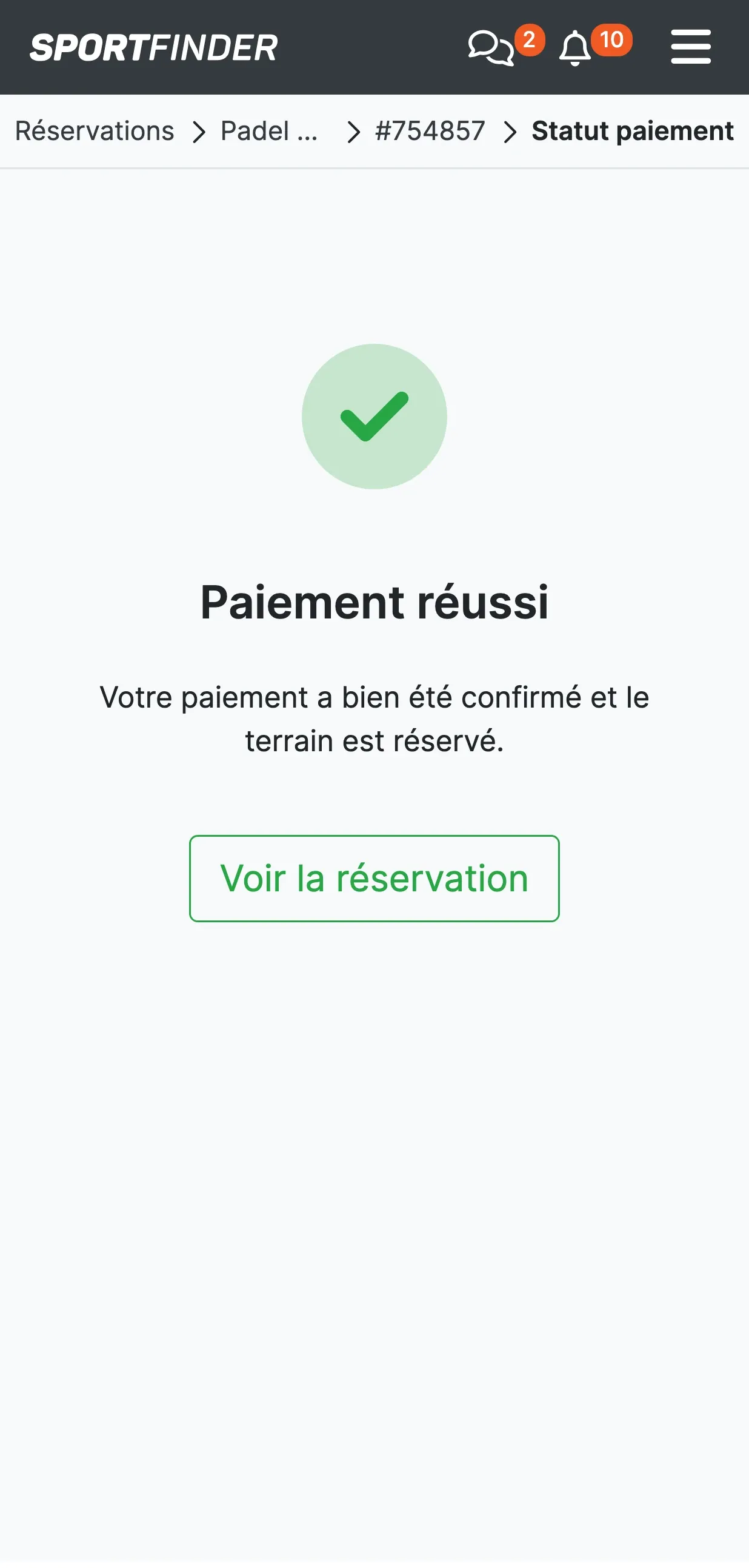 Écran « Paiement réussi » : « Votre paiement a bien été confirmé et le terrain est réservé », avec le bouton « Voir la réservation ».