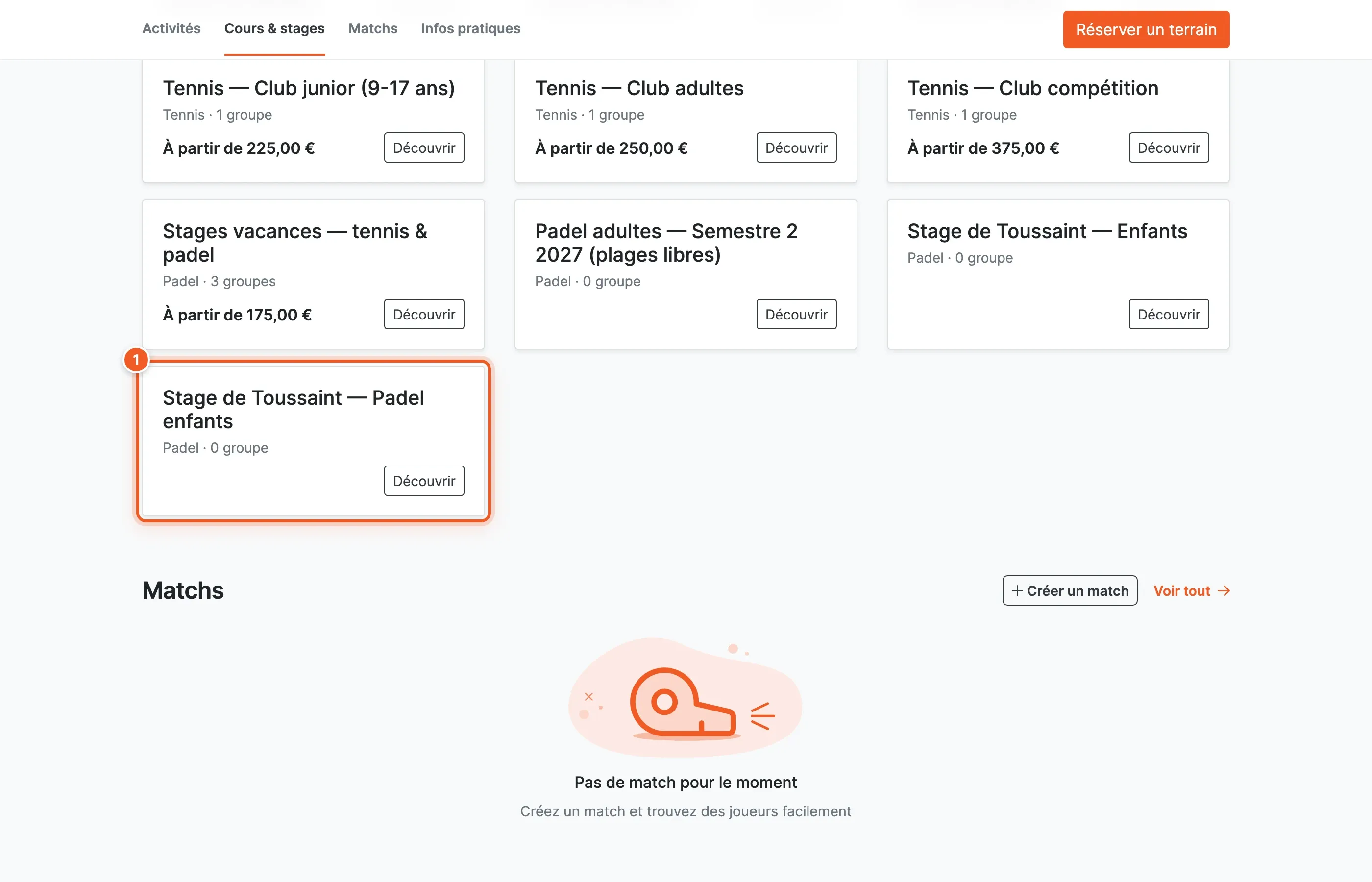 La page publique du club, onglet Cours & stages : la carte du stage est surlignée parmi les cours du club