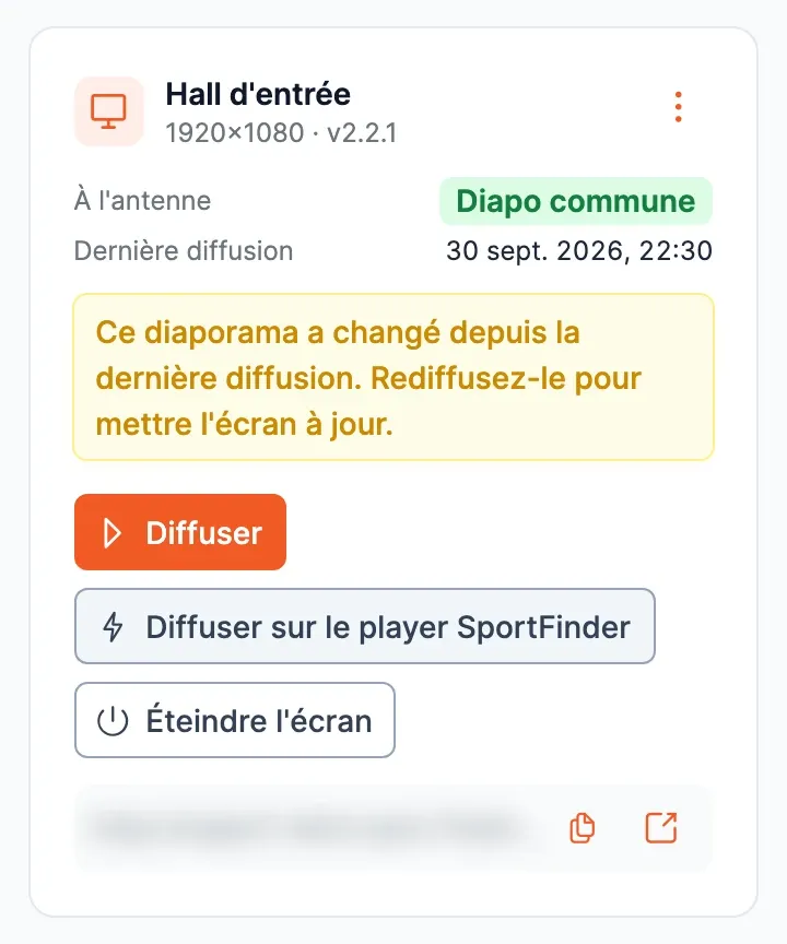 La carte d'un écran livré avec un boîtier : le diaporama à l'antenne, l'encadré « Ce diaporama a changé depuis la dernière diffusion », puis les boutons Diffuser, Diffuser sur le player SportFinder et Éteindre l'écran